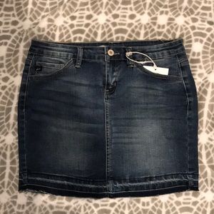 Jean skirt junior size 7/27